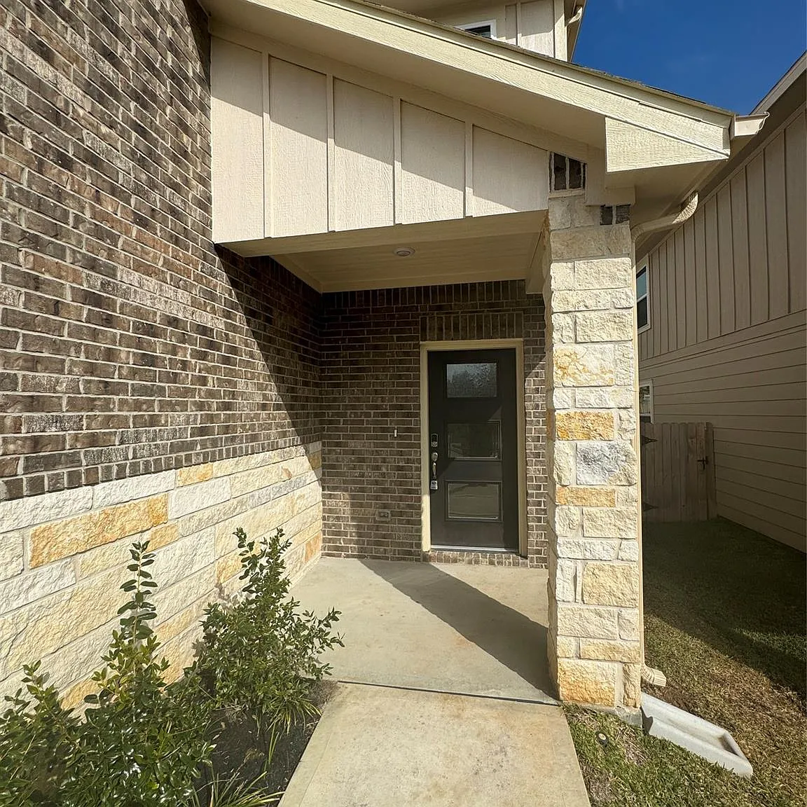 3 bed, 2.5 bath, 1716 sqft, $2,150 — Photo 3