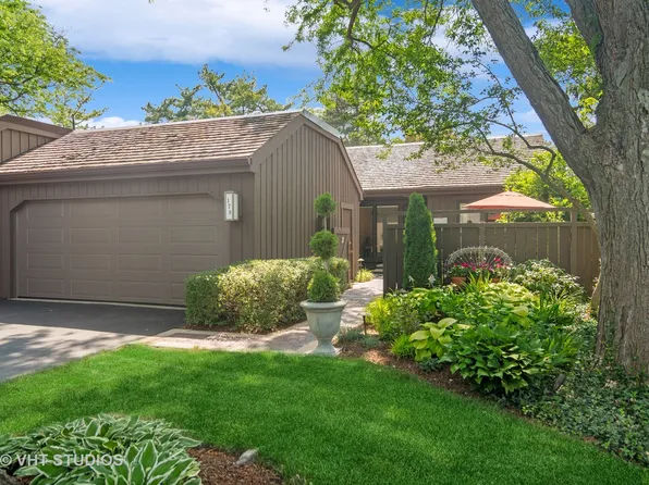 178 Pine Crest Cir #178, Lake Barrington, IL 60010