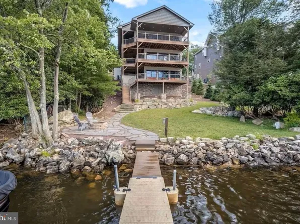 186 S Lake Dr, Lake Harmony, PA 18624