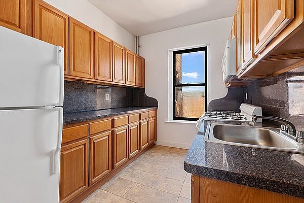 1st image of 2 Seaman Ave #3E