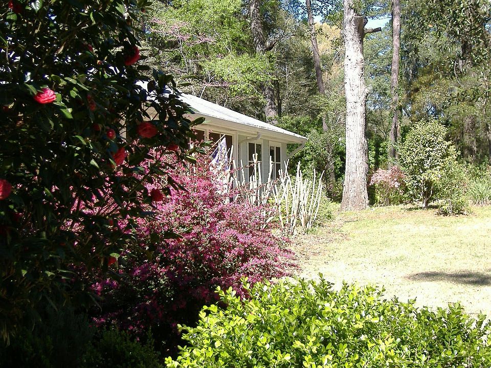 2nd image of 2010 W Randolph Cir