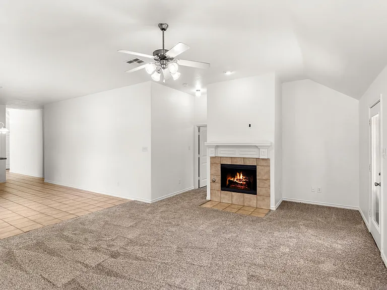 8200 Hitching Trl — Photo 27