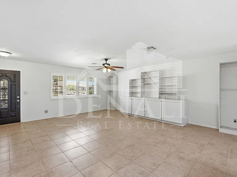 10747 W Hope Dr — Photo 6