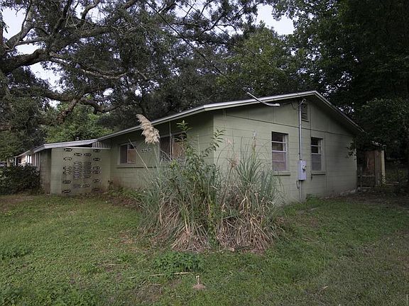 3rd image of 923 Blue Springs Dr