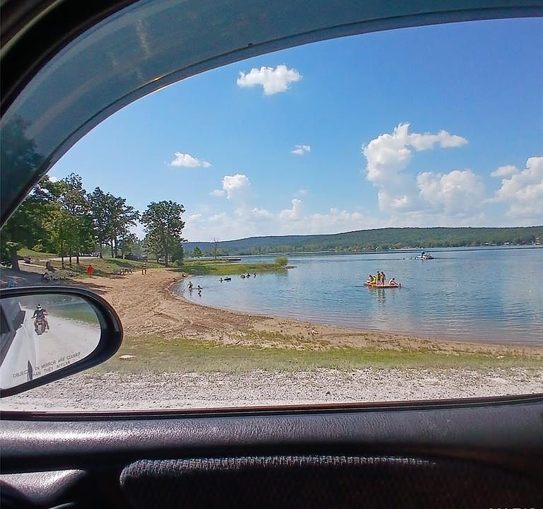 1st image of 587 W Lakeview Dr