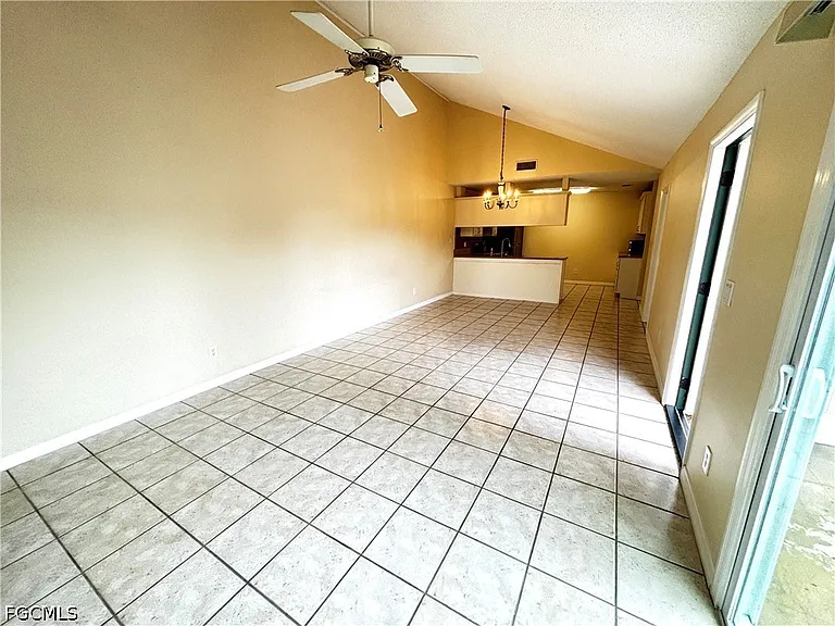 5660 Foxlake Dr — Photo 8