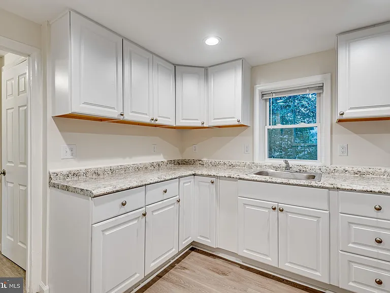 1558 Bay Head Rd — Photo 15