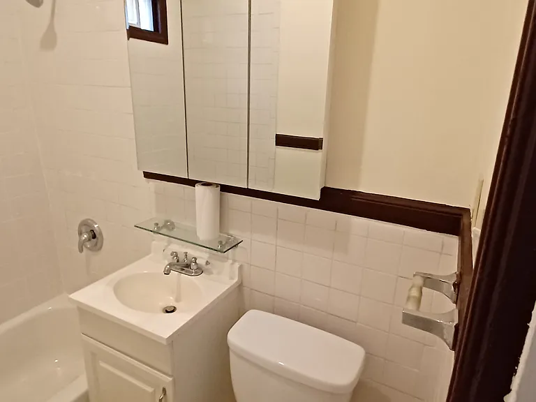 260 Bond St — Photo 9