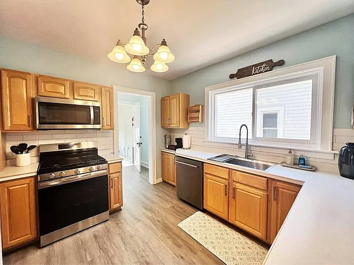 2 bed, 1300 sqft, $2,300 — Photo 4