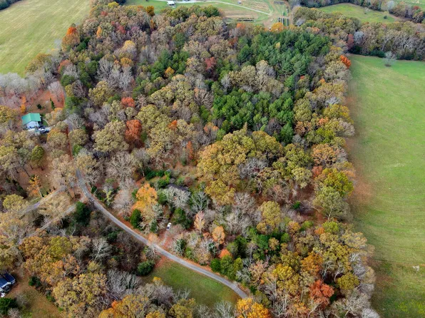 185 Gardner Rd, Bon Aqua, TN 37025