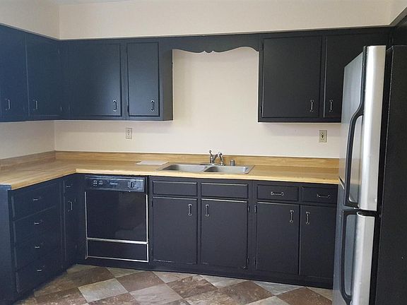2nd image of 65 Ashwood Ct APT 3
