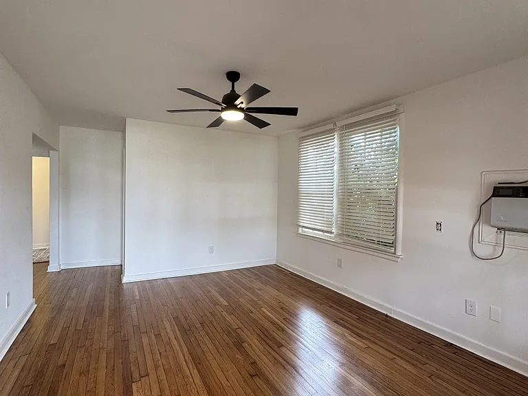 115 S Leo St #6 — Photo 4