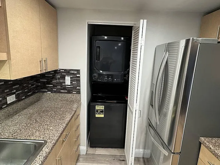 425 W Beech St #804 — Photo 14