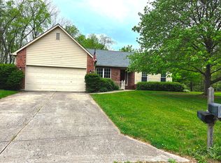 7825 Geist Bluff Dr, Indianapolis, IN