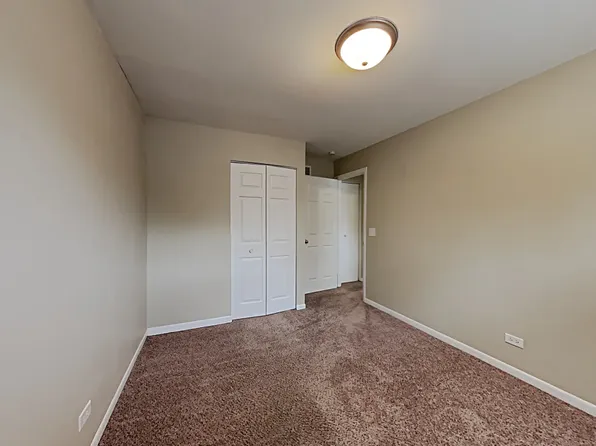 236 E Park Ave, Addison, IL 60101