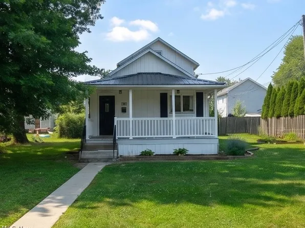 368 4th Dr NW, New Philadelphia, OH 44663