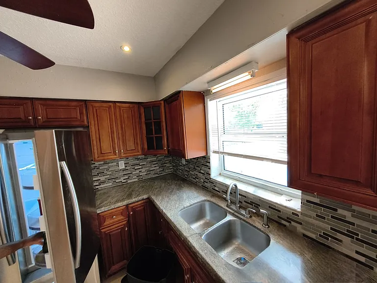 650 Campus Cir — Photo 24