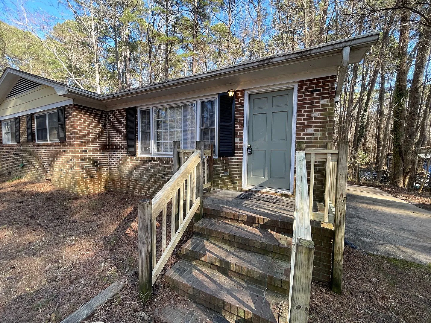 Fantastic location near downtown Pittsboro for this 2br duplex ! — Photo 3
