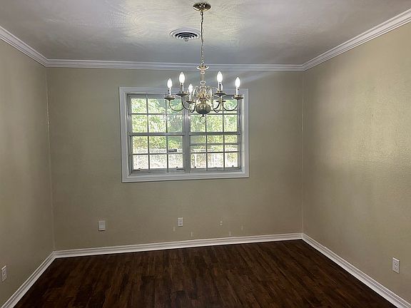5th image of 213 Eastwood Dr