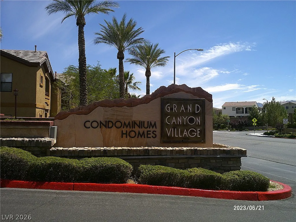1 bed, 1.0 bath, 813 sqft, $1,299 — Photo 2