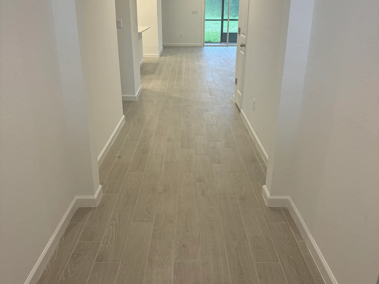 4 bed, 2040 sqft, $2,199 — Photo 3