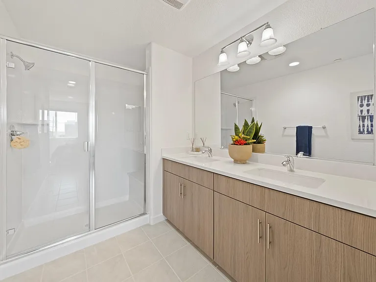Estaire Luxury Townhomes — Photo 11