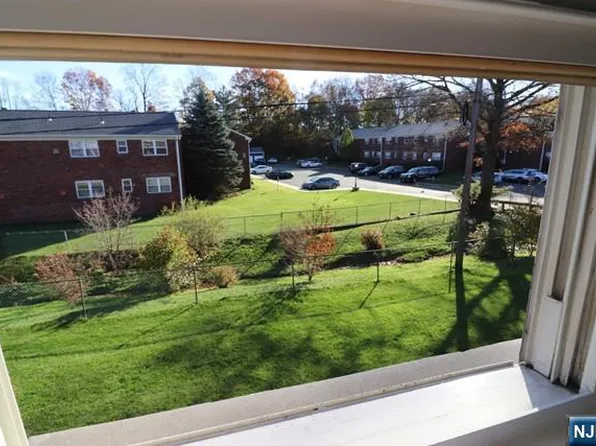 22 Regency Park, Ramsey, NJ 07446