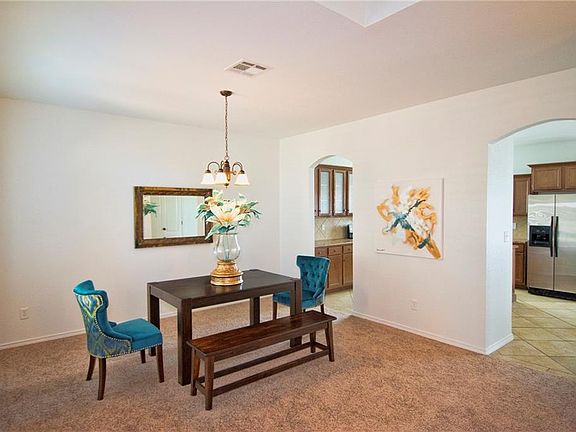 5th image of 2061 Shreya St