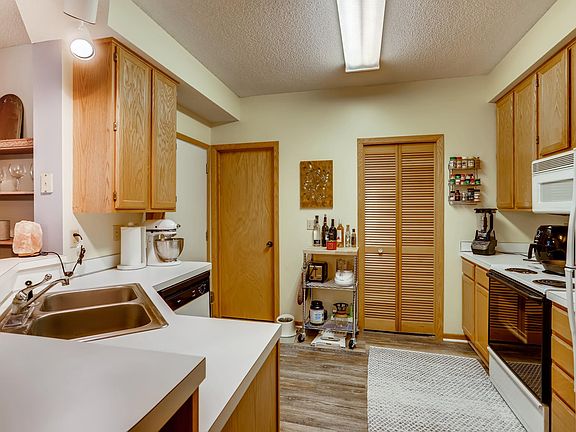 4th image of 9256 Troon Ct