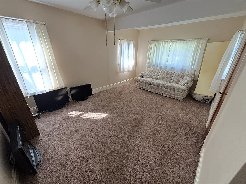 521-23 Durston Ave #1