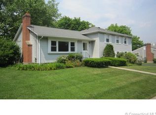 127 Sandquist Cir, Hamden, CT 06514