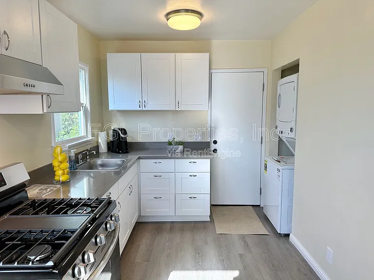 5122 Lemon Grove Ave — Photo 9