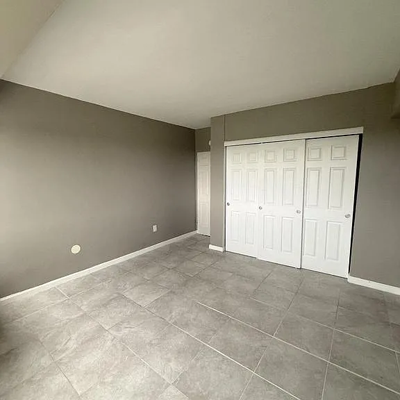 1508 Barclay Towers — Photo 13