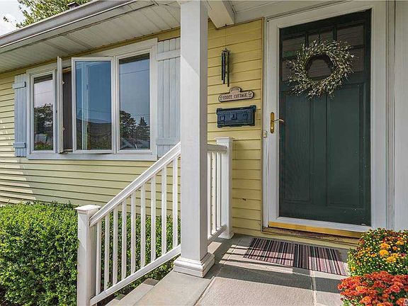 4th image of 15 Sheppard St