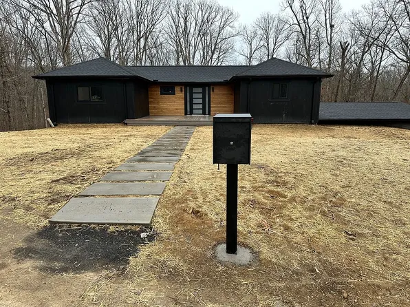 18321 Chief Rd, Charleston, IL 61920