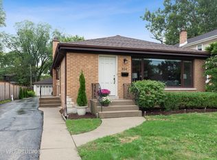 324 Hibbard Rd, Wilmette, IL 60091