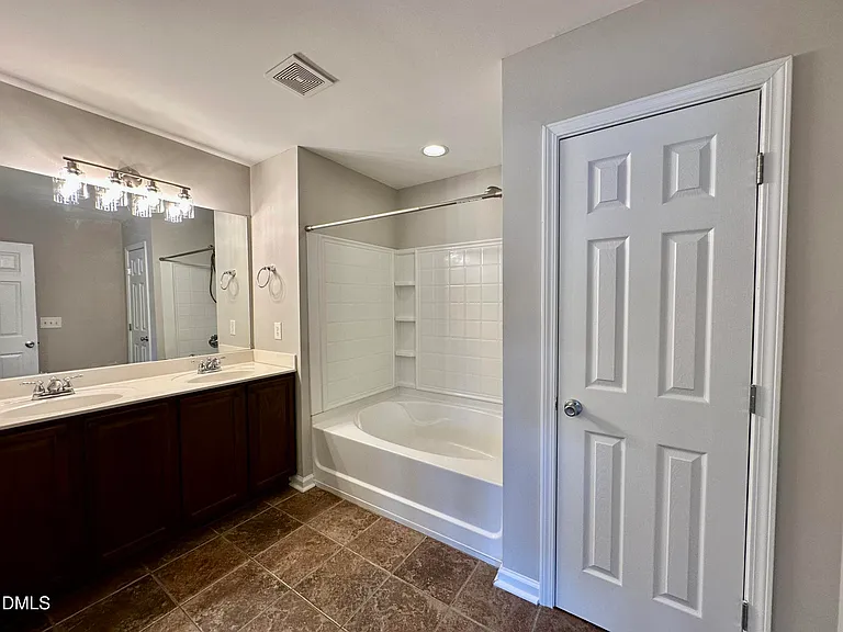 323 Longchamp Ln — Photo 21