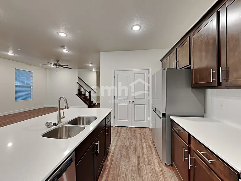 11031 S Kitty Hawk Rd — Photo 3