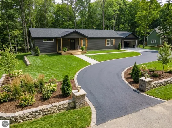 3067 White Tail Dr, Bellaire, MI 49615