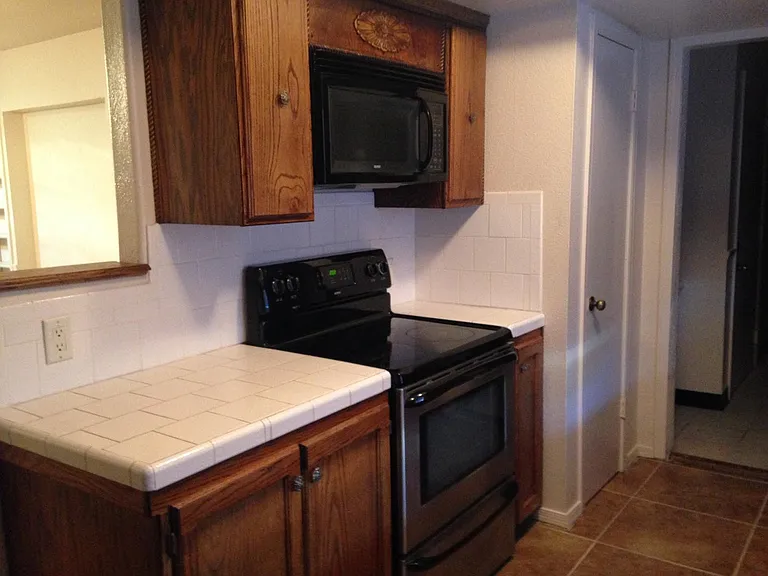 1853 E Gemini Dr — Photo 3