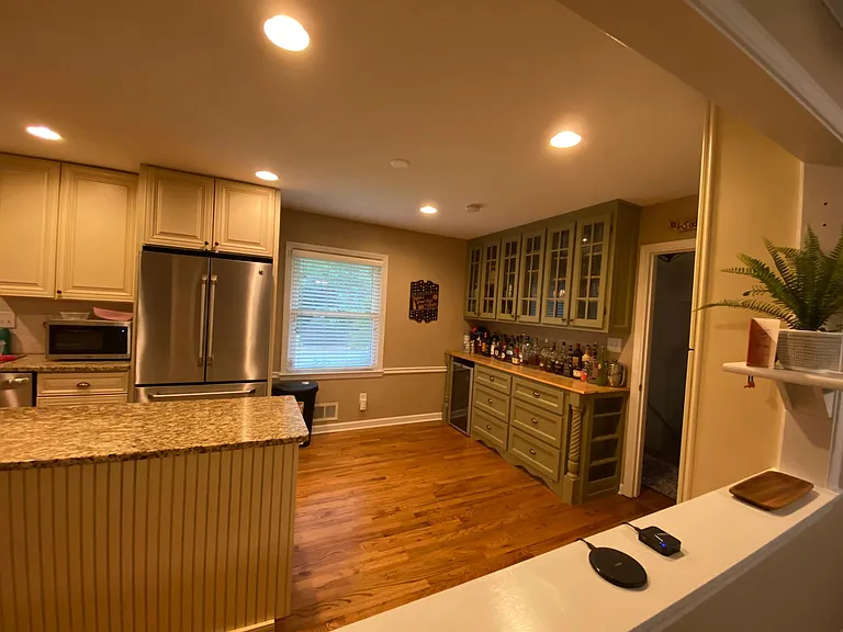 1830 Queens Way — Photo 6