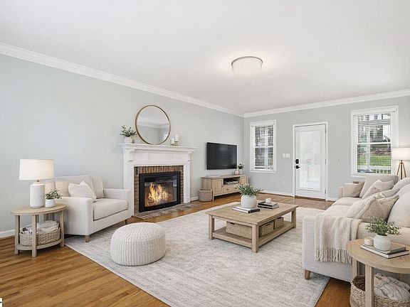 3rd image of 18 River Way Dr