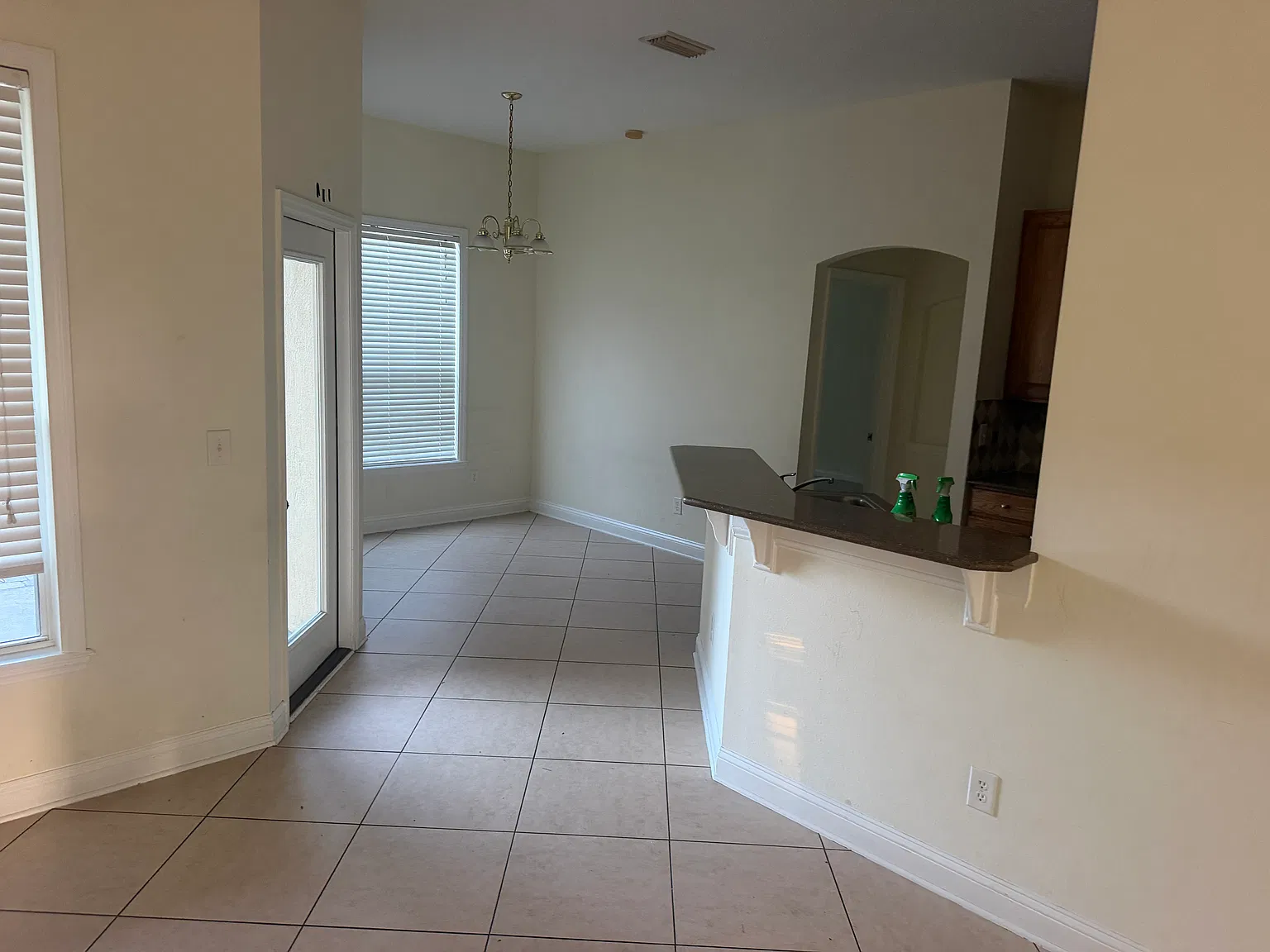4 bed, 2089 sqft, $2,600 — Photo 4