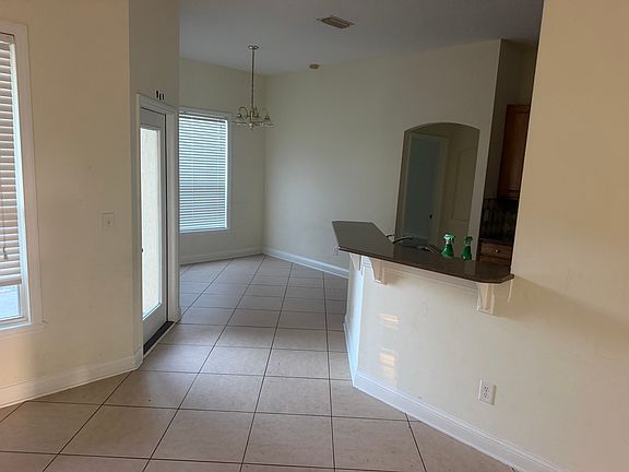4th image of 4719 Ilah Rd N