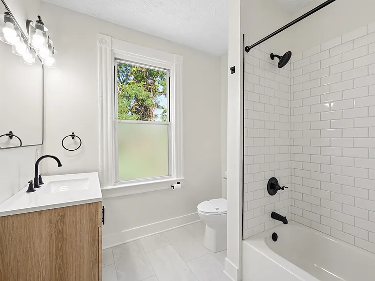 1642 Methyl St — Photo 34