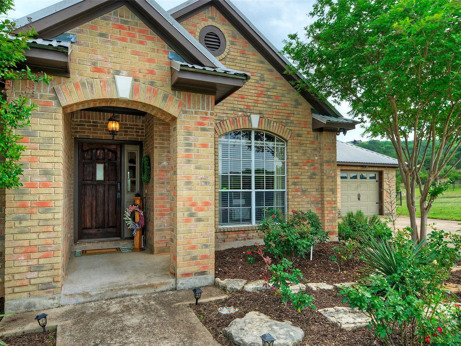 4 bed, 2.5 bath, 2561 sqft, $2,500 — Photo 4