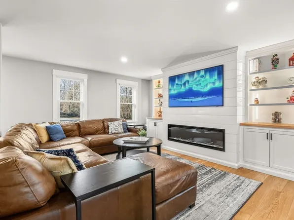 10 Mockingbird Hl, Bridgewater, MA 02324