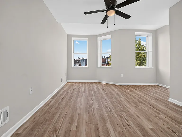 904 Newington Ave #B — Photo 5