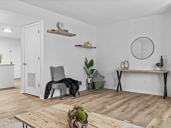 4th image of 810 Highland Dr APT 201