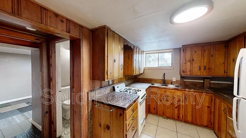 1 bed, 1.0 bath, 1204 sqft, $875 — Photo 2
